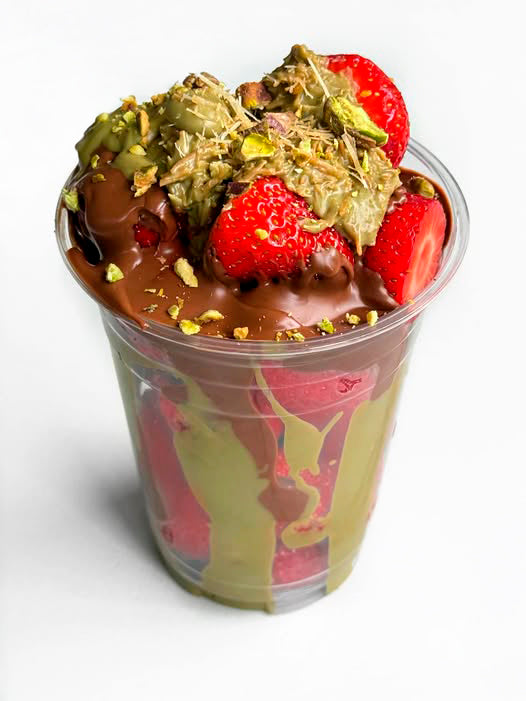 Cup Dubai Chocolate Strawberries 16oz