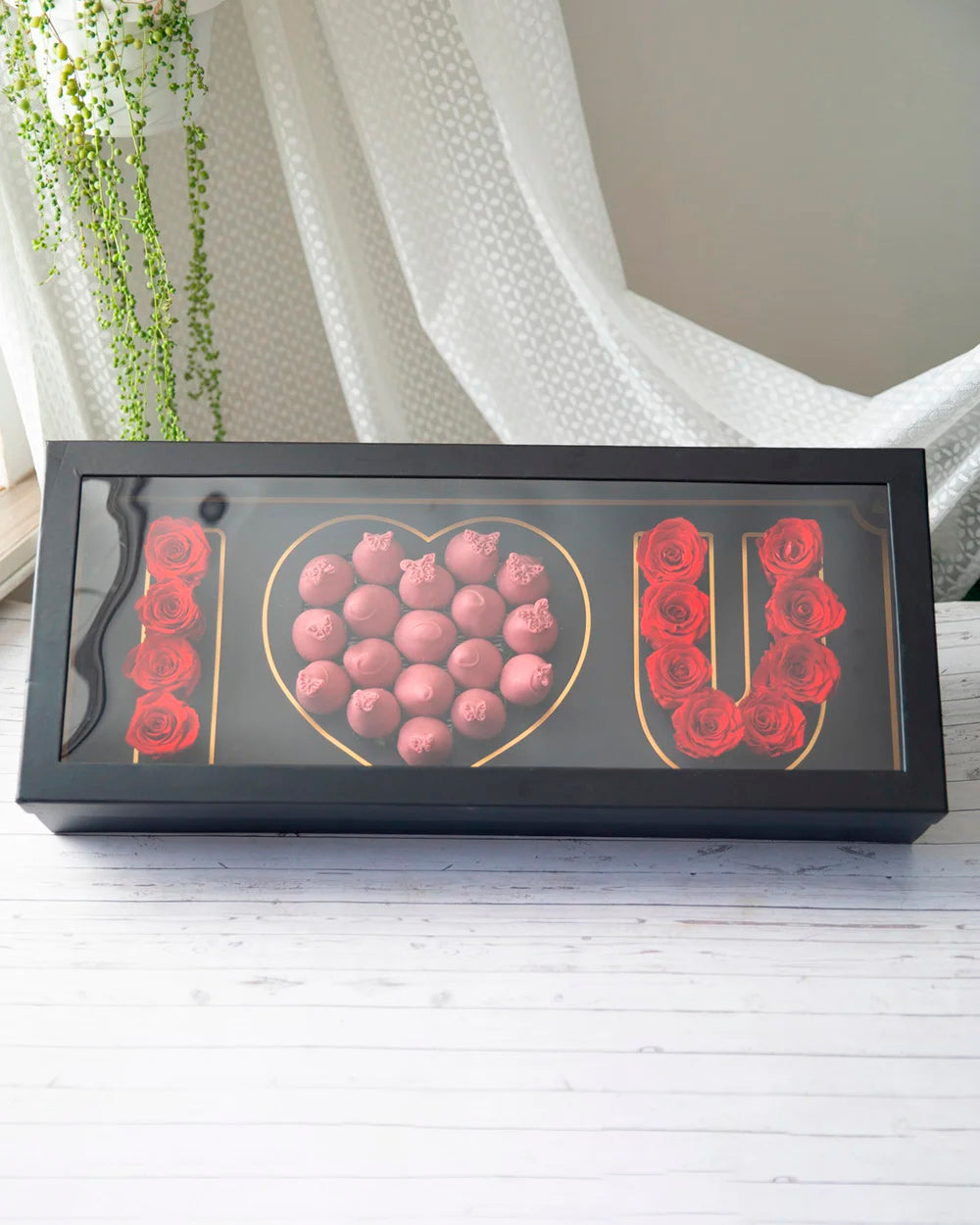Box of Love strawberries and Roses